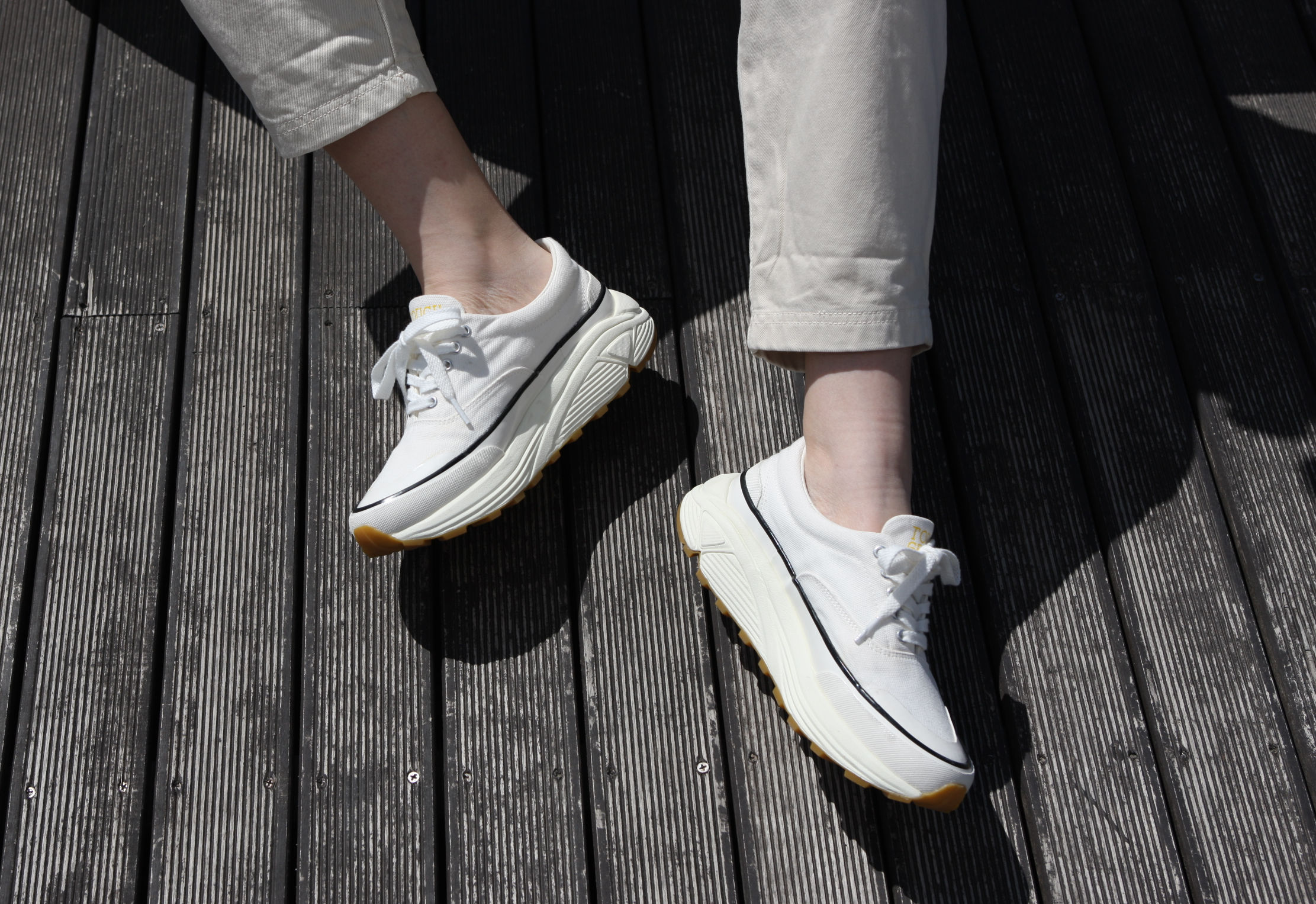 Vibramソールのキャンバススニーカー【TOUCH GROUND】 抜群のグリップ